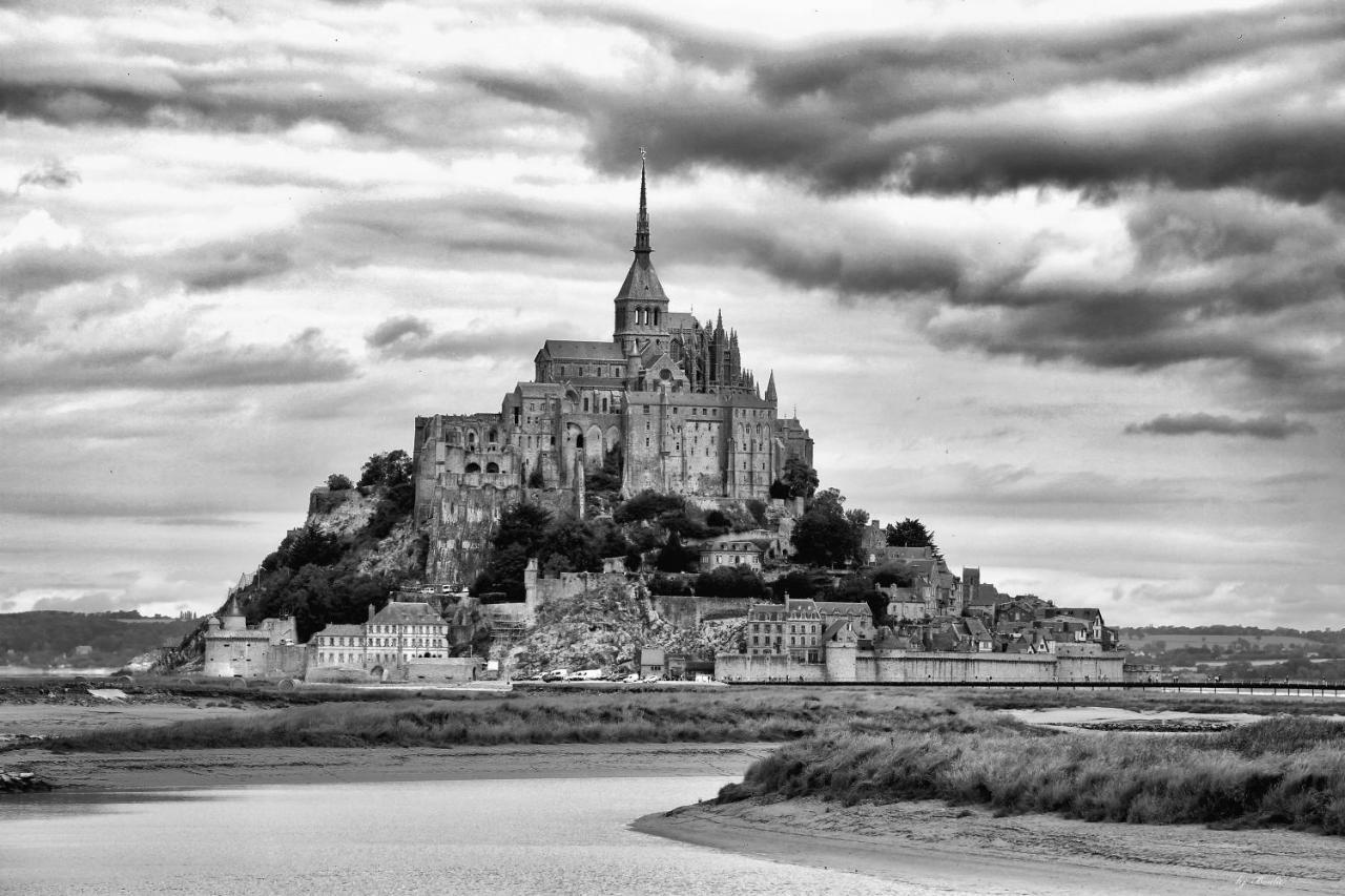 Chambre Des Anges & Roulotte Proche Mont Saint-Michel, L'Angeviniere Bed and Breakfast Εξωτερικό φωτογραφία