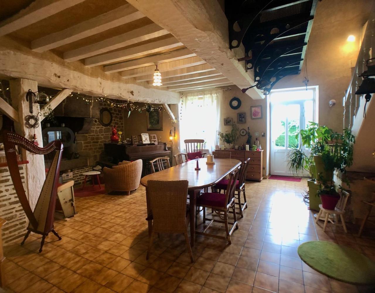 Chambre Des Anges & Roulotte Proche Mont Saint-Michel, L'Angeviniere Bed and Breakfast Εξωτερικό φωτογραφία